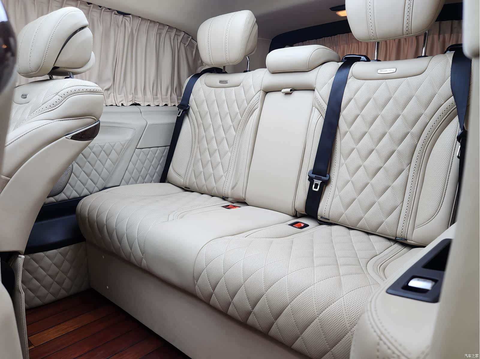 Mercedes-Benz 7, 2020 14