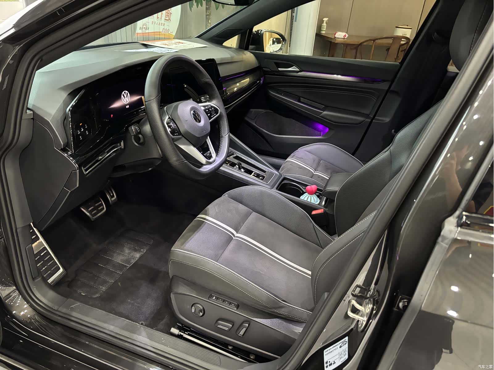 Volkswagen Golf, 2023 10