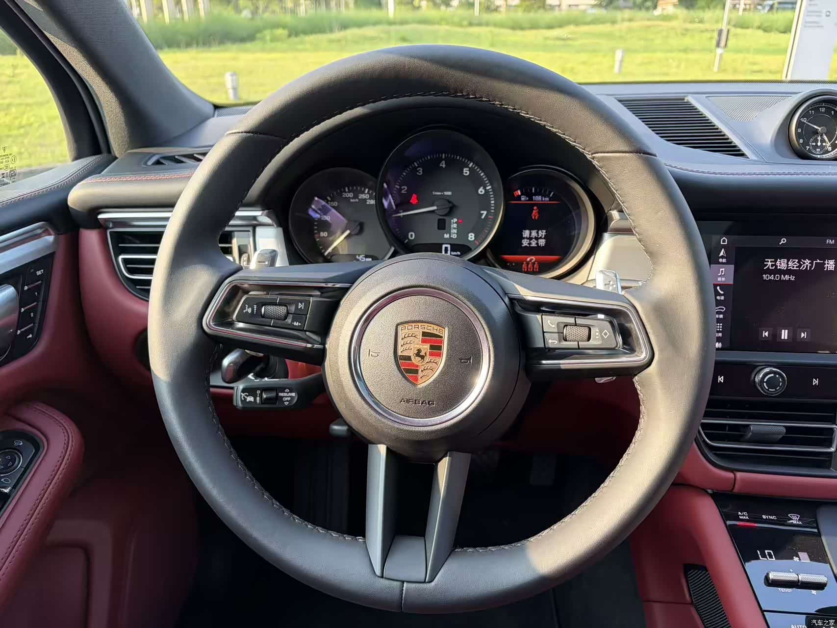 Porsche Macan, 1900 15