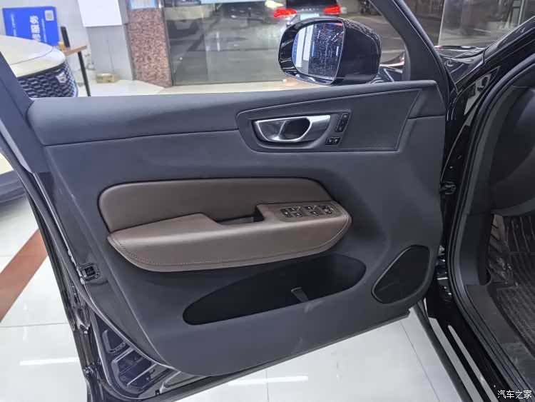 Volvo XC60, 2025 8