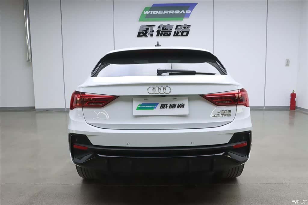 Audi Q3, 2022 все фото