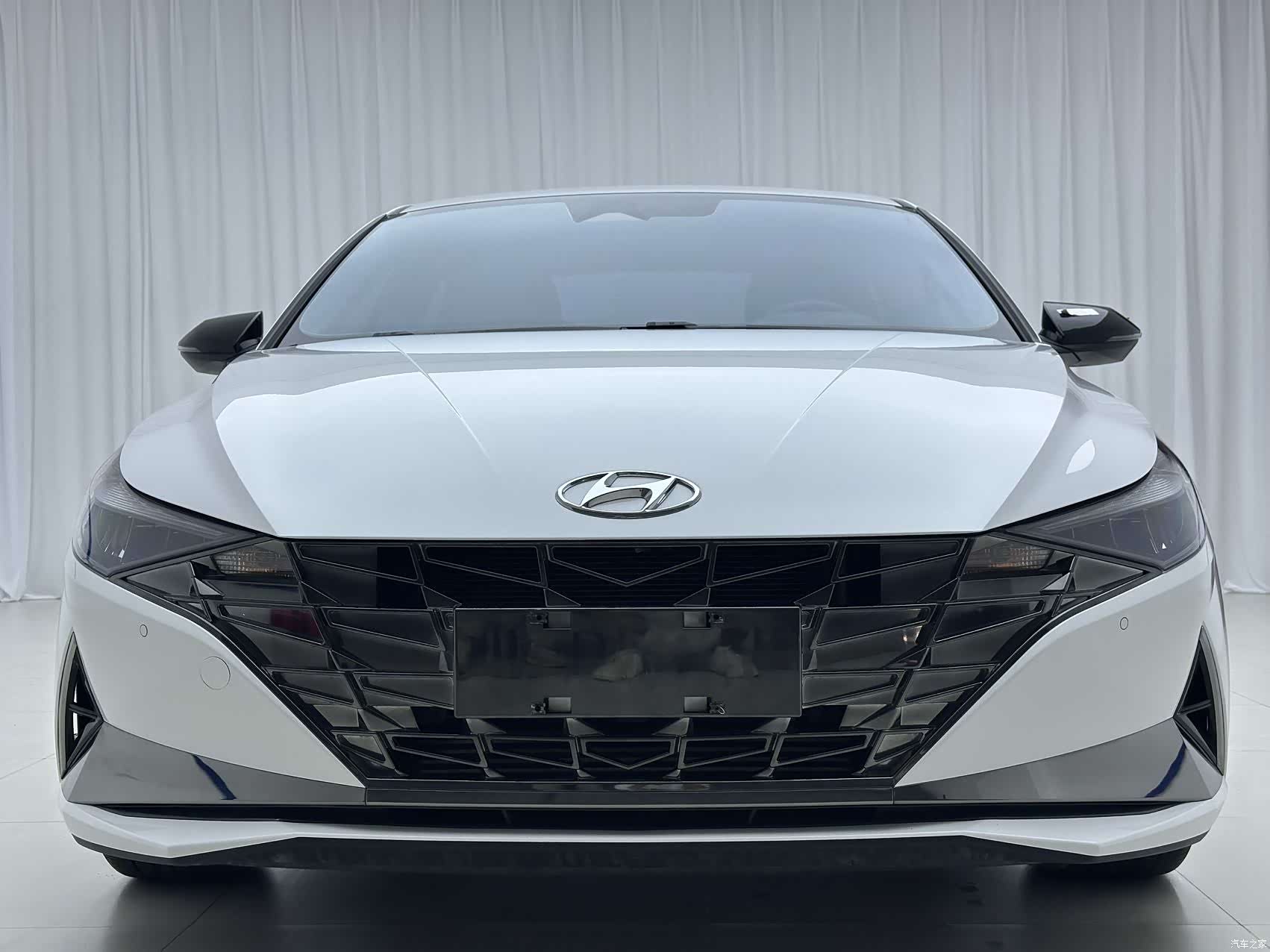 Hyundai Elantra, 2023 2