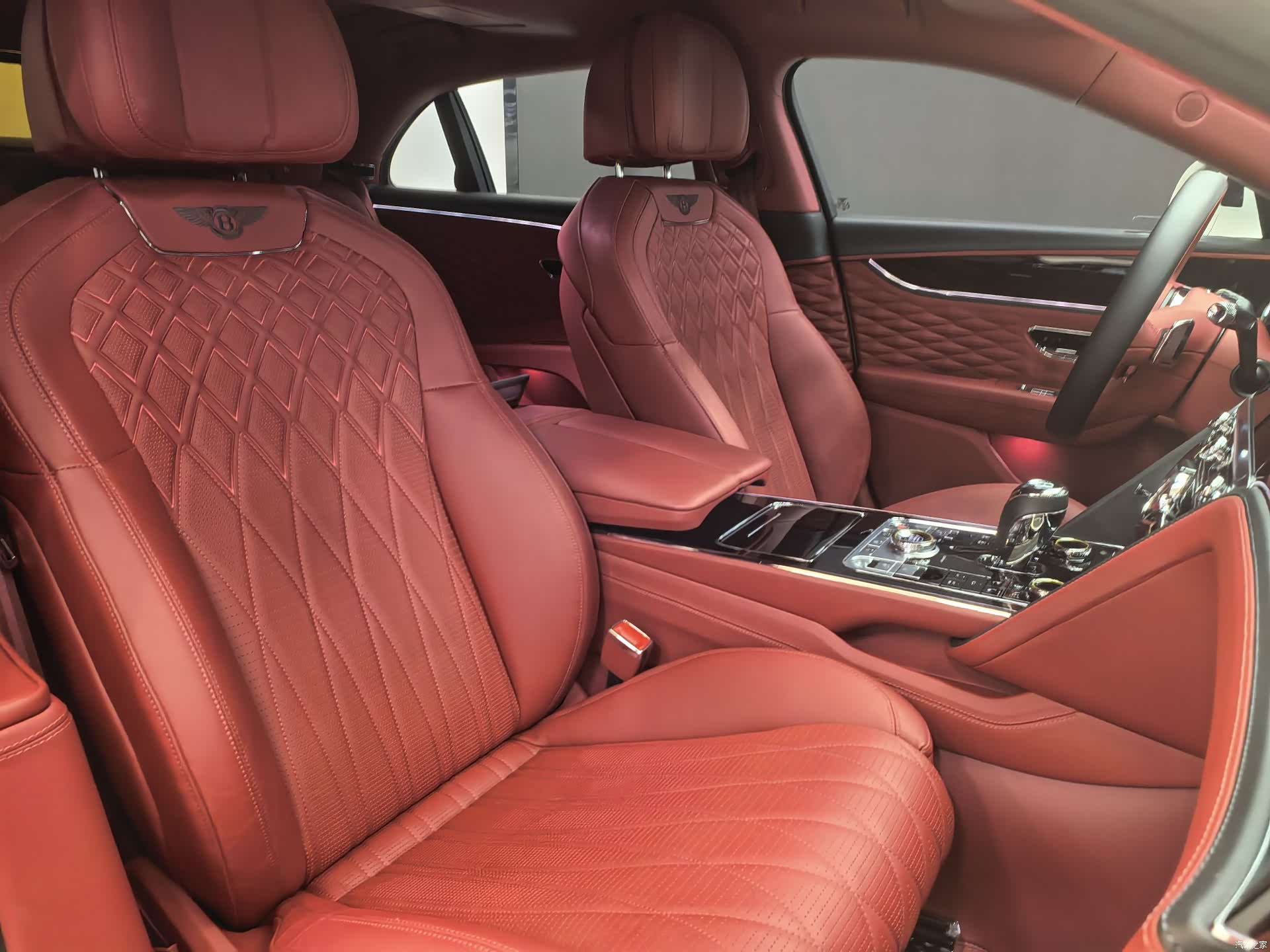 Bentley Flying Spur, 2023 19