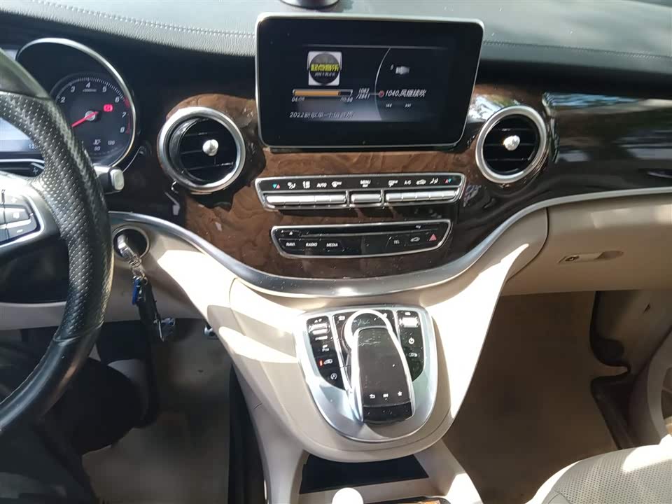 Mercedes-Benz V-class