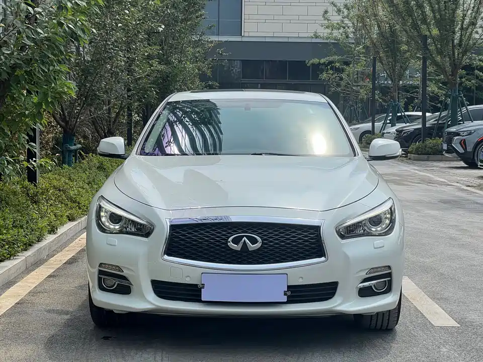 Infiniti Q50L