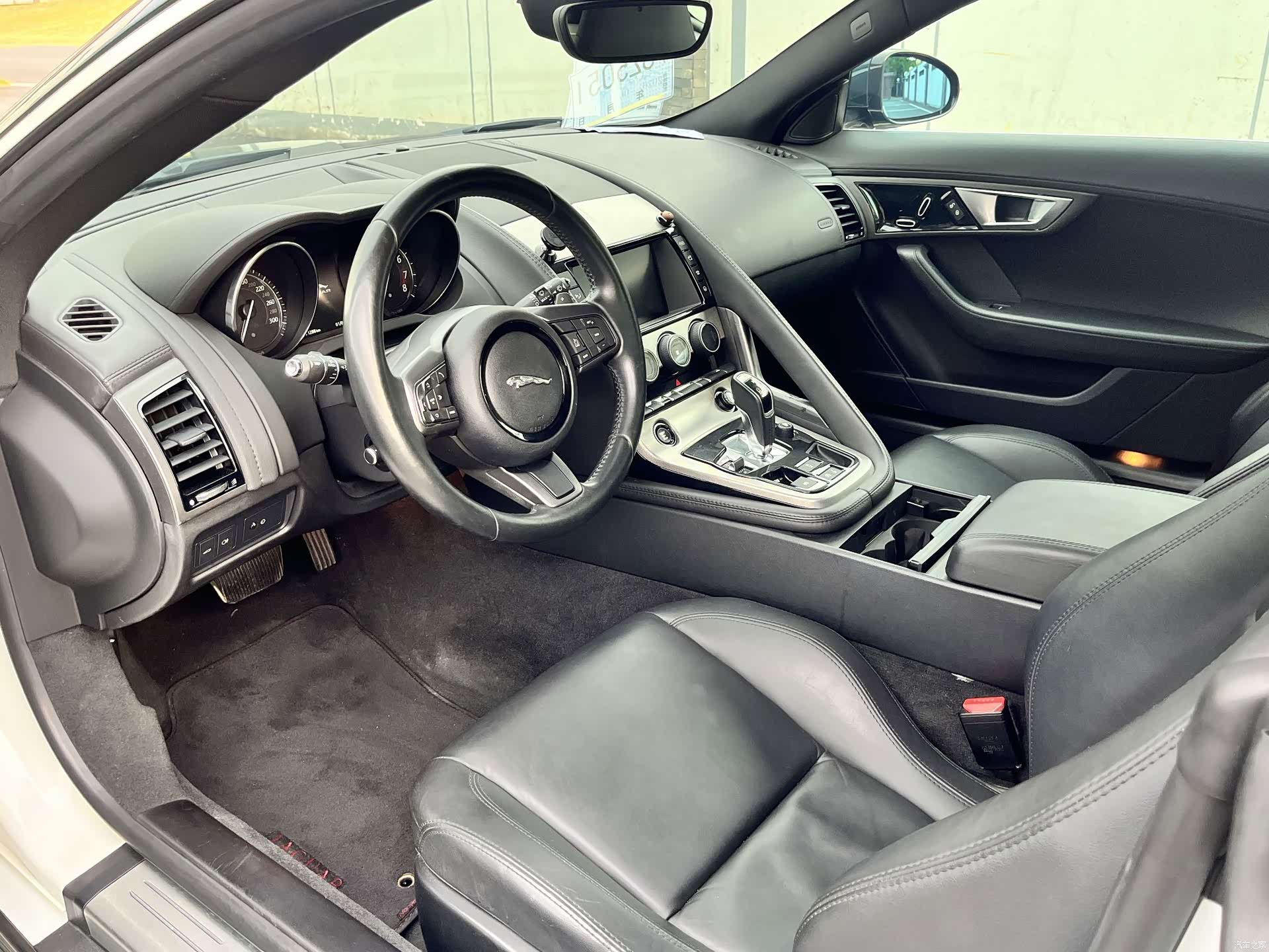 Jaguar F-TYPE, 2015 9