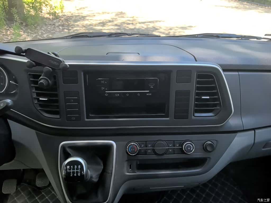 Maxus V80, 2026 13