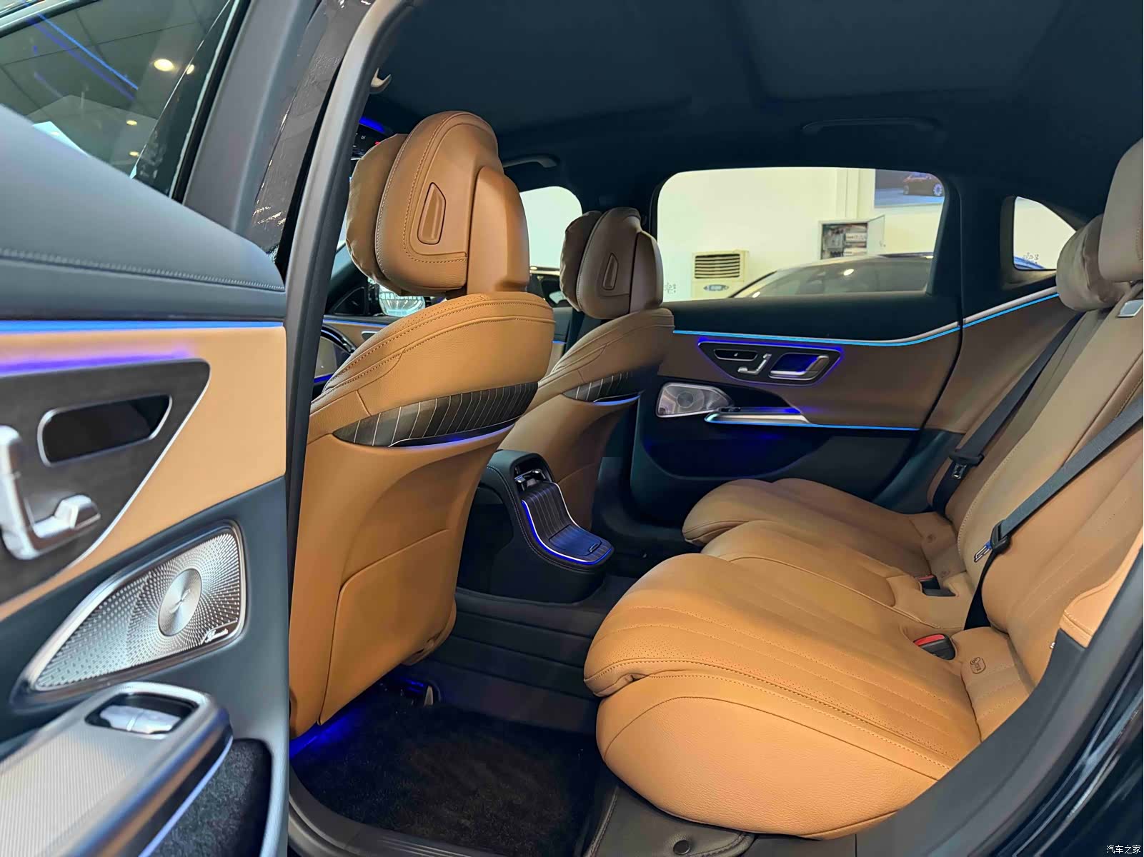 Mercedes-Benz E-Class, 2024 10
