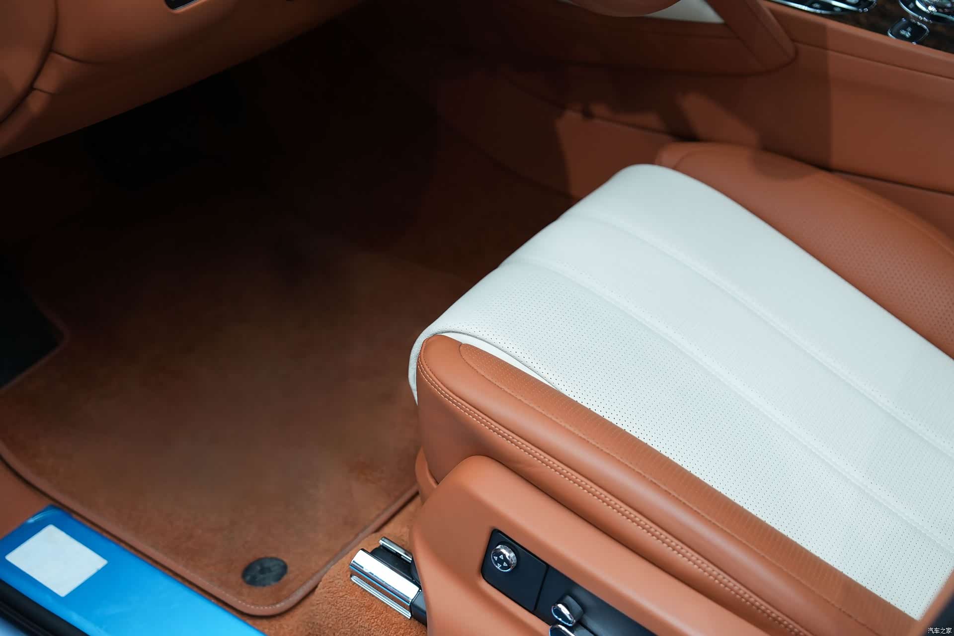 Bentley Bentayga, 2024 35