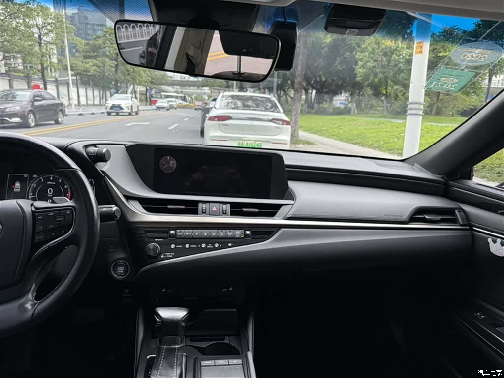 Lexus ES, 2019 14