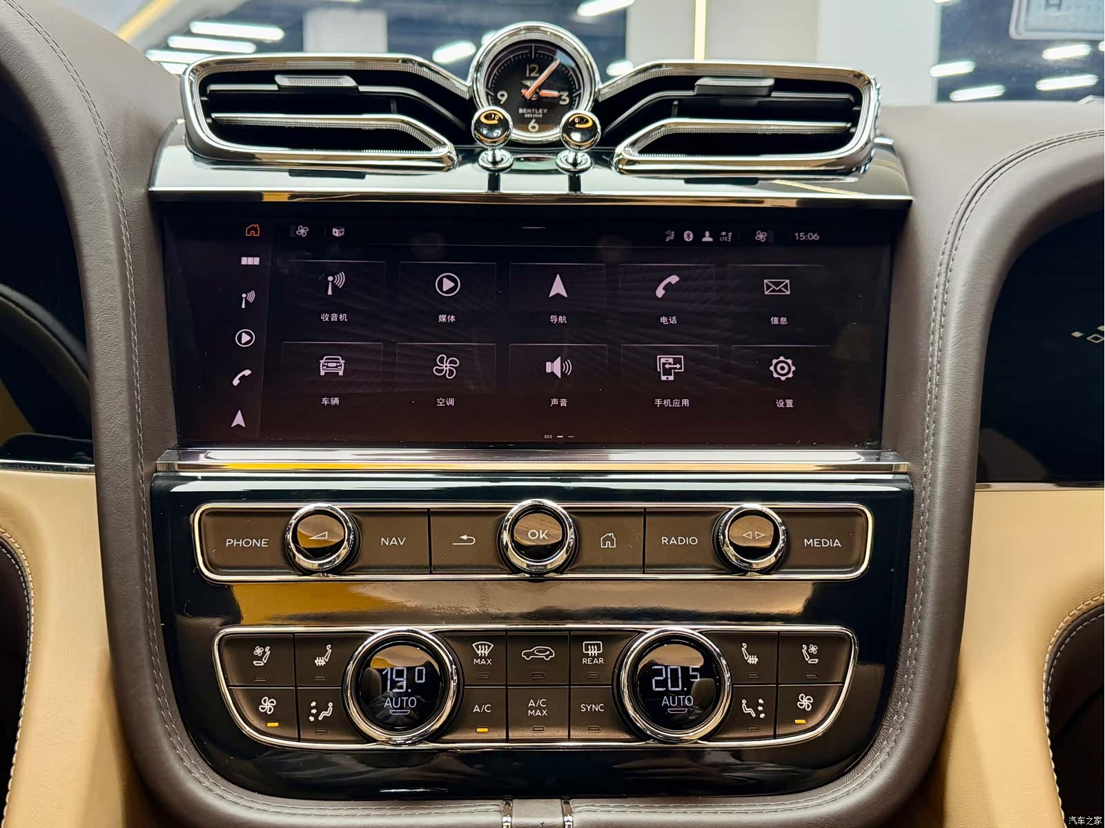 Bentley Bentayga, 2023 15
