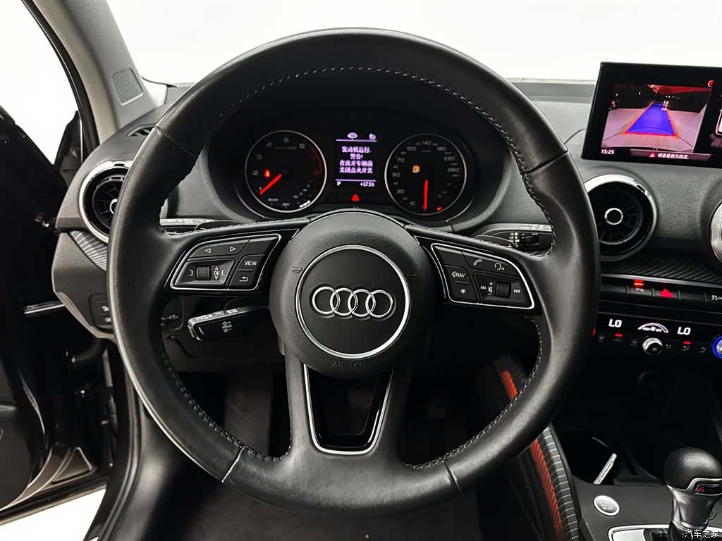 Audi Q2L, 2022 11