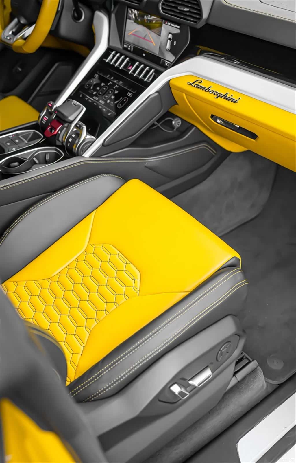 Lamborghini Urus, 2019 4