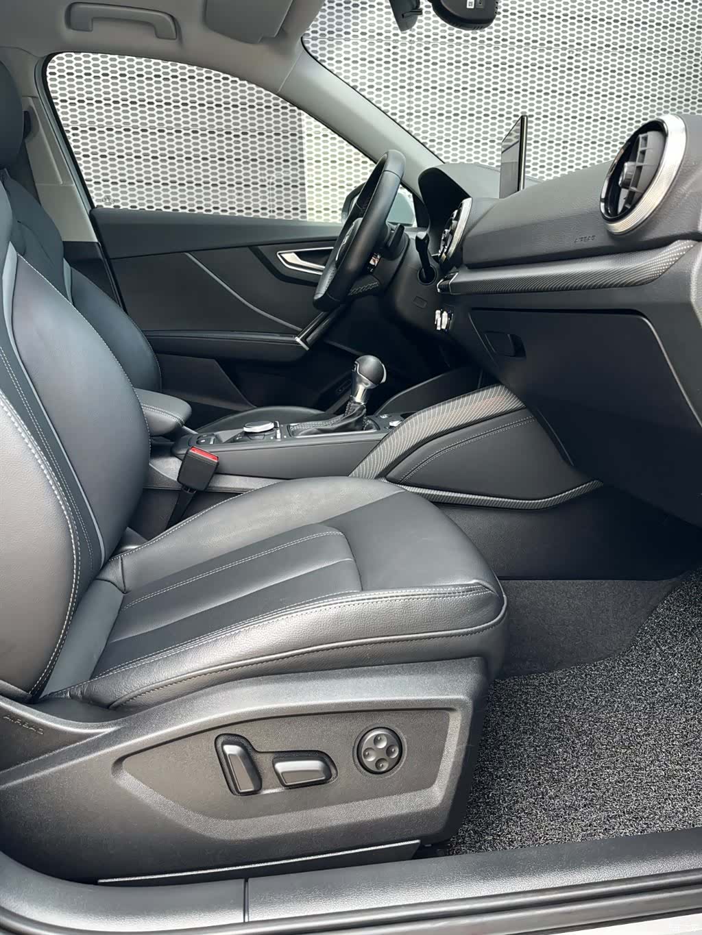 Audi Q2L, 2024 18