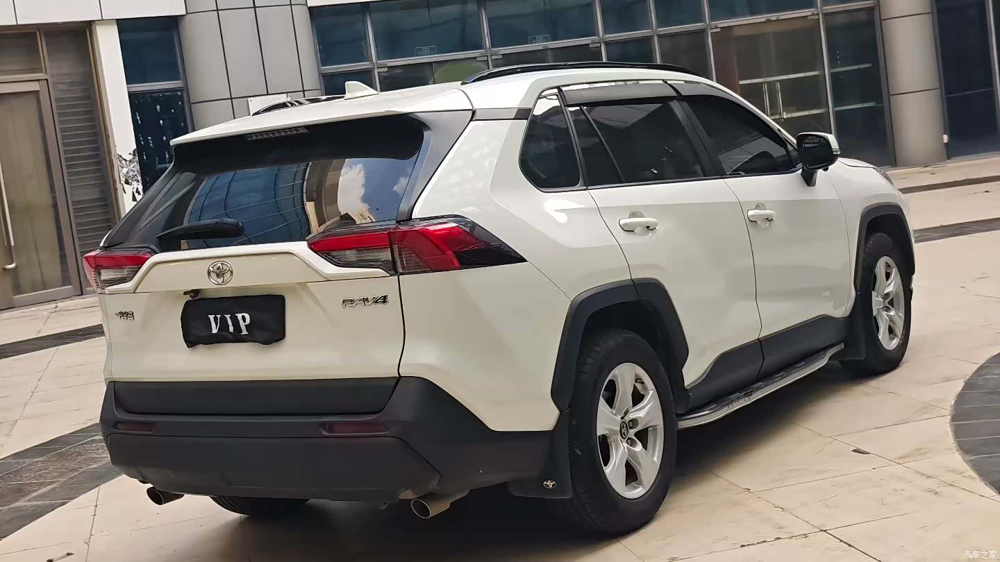 Toyota RAV4, 2021 4
