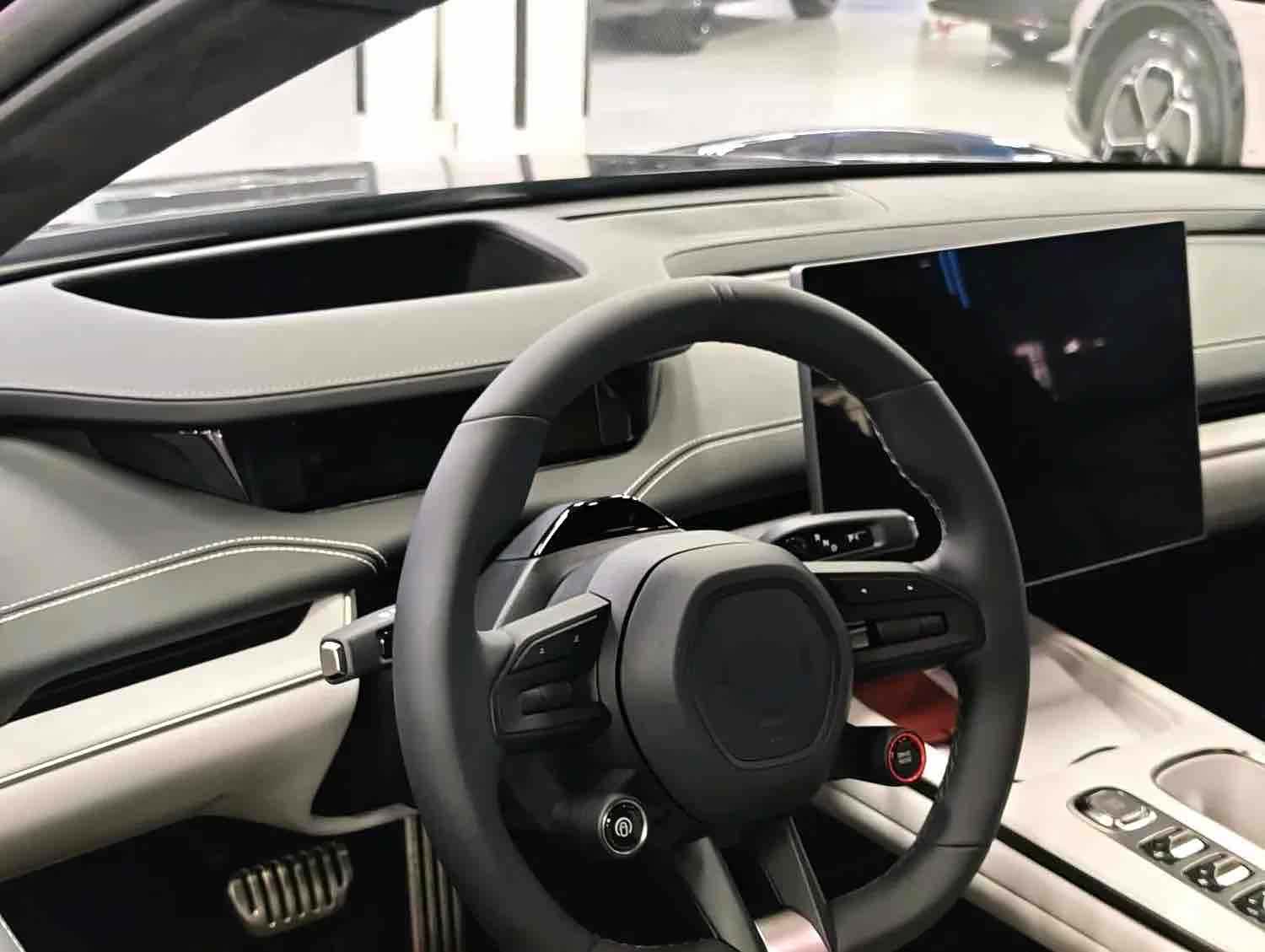 Xiaomi SU7, 2025 12