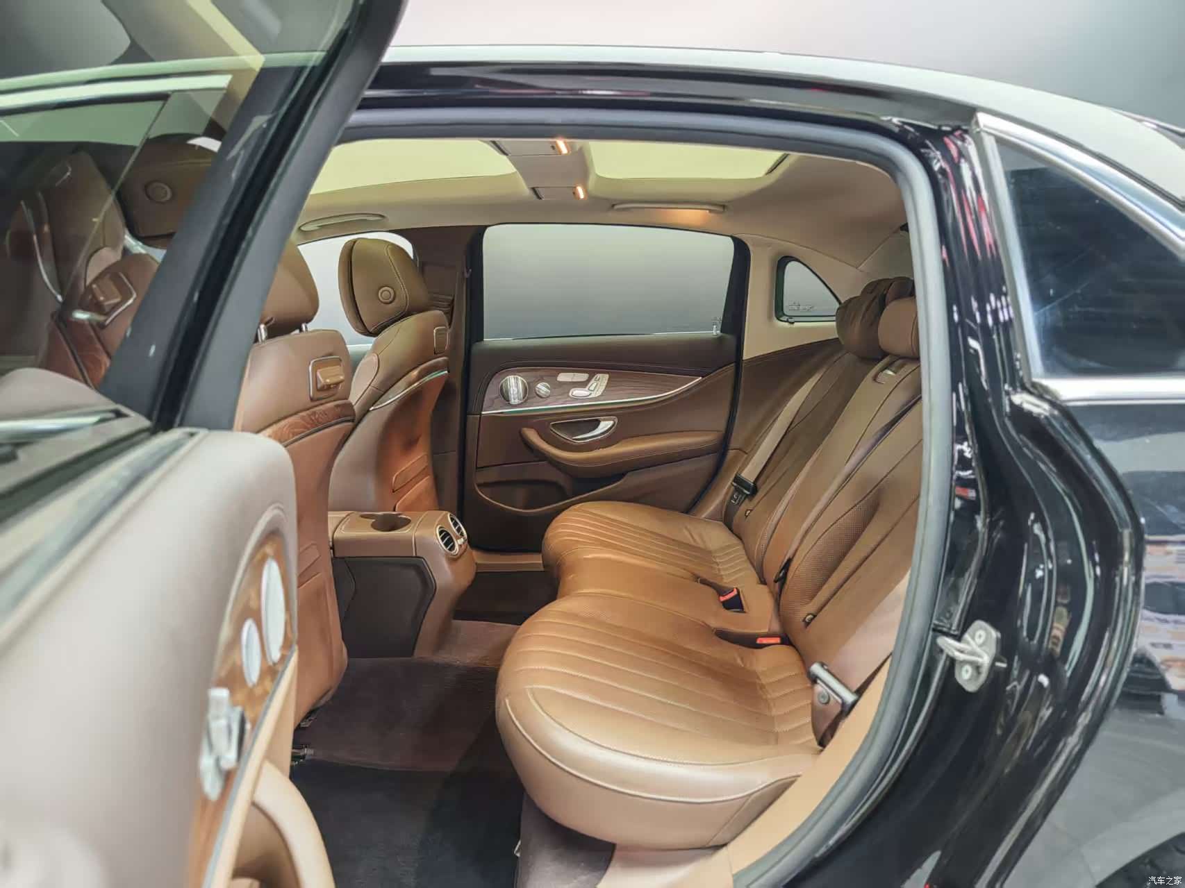 Mercedes-Benz E-Class, 2020 6