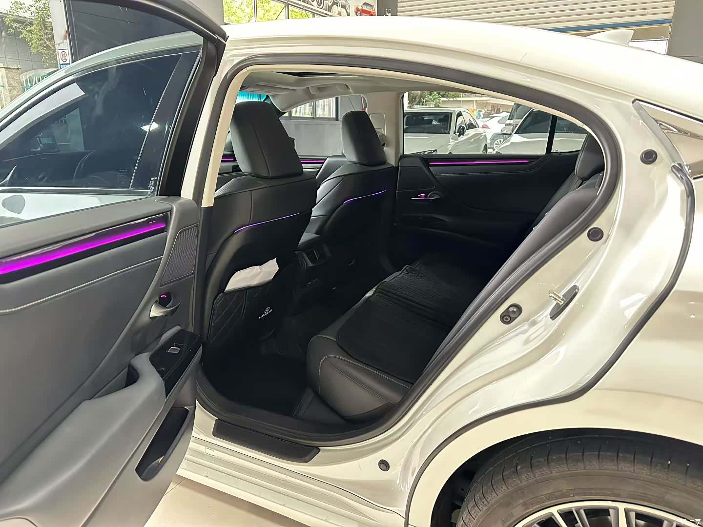 Lexus ES, 2023 все фото
