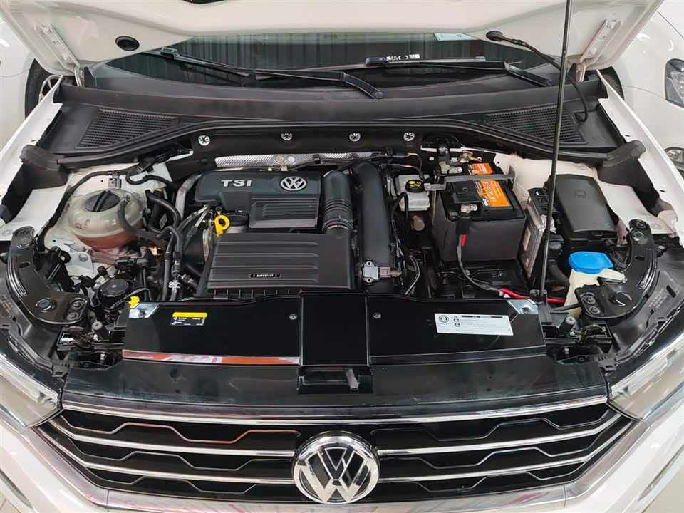 Volkswagen T-ROC exploring Songs