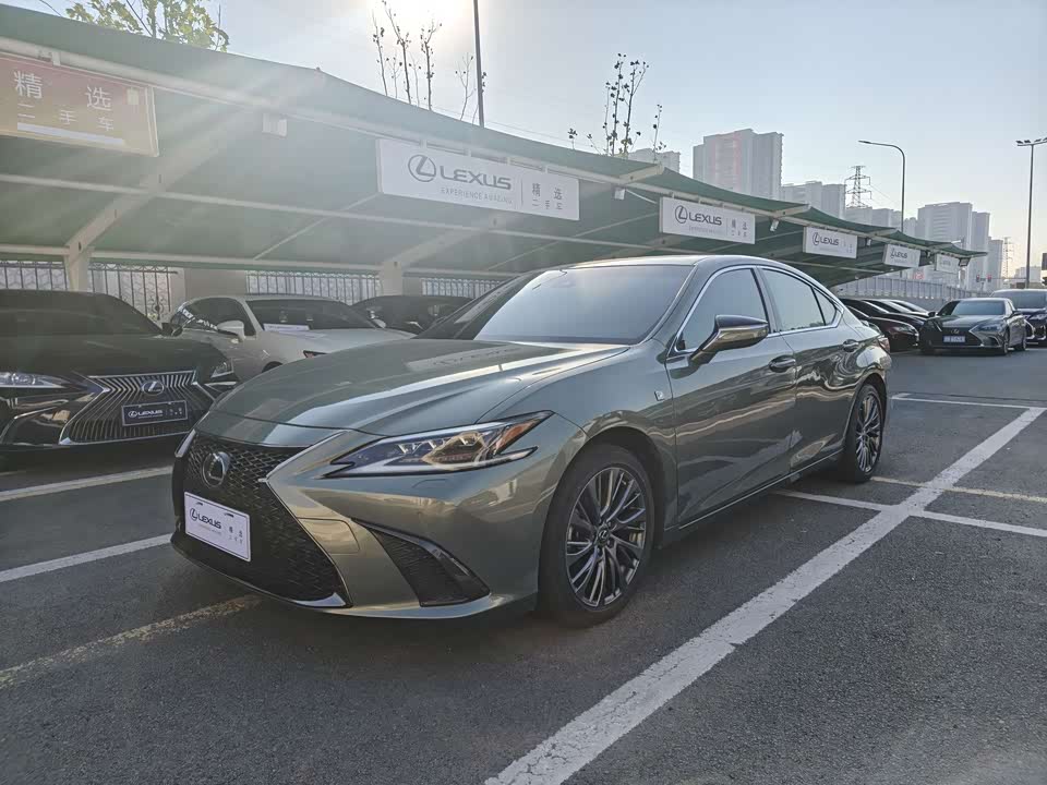 Lexus ES