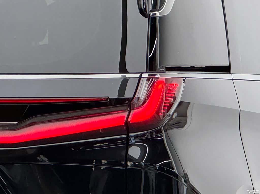 Lexus LM, 2026 6