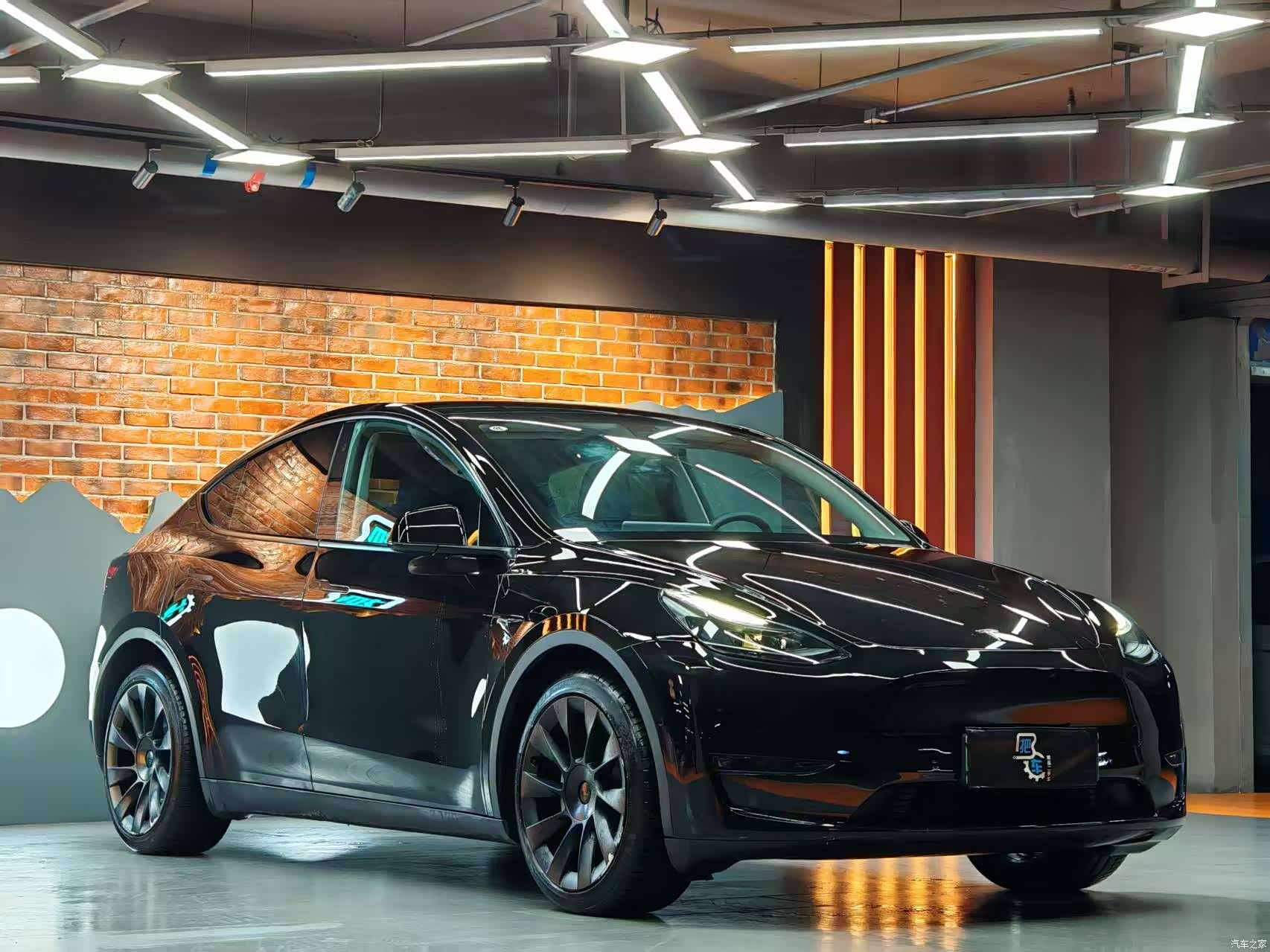 Tesla Model Y, 2021 4
