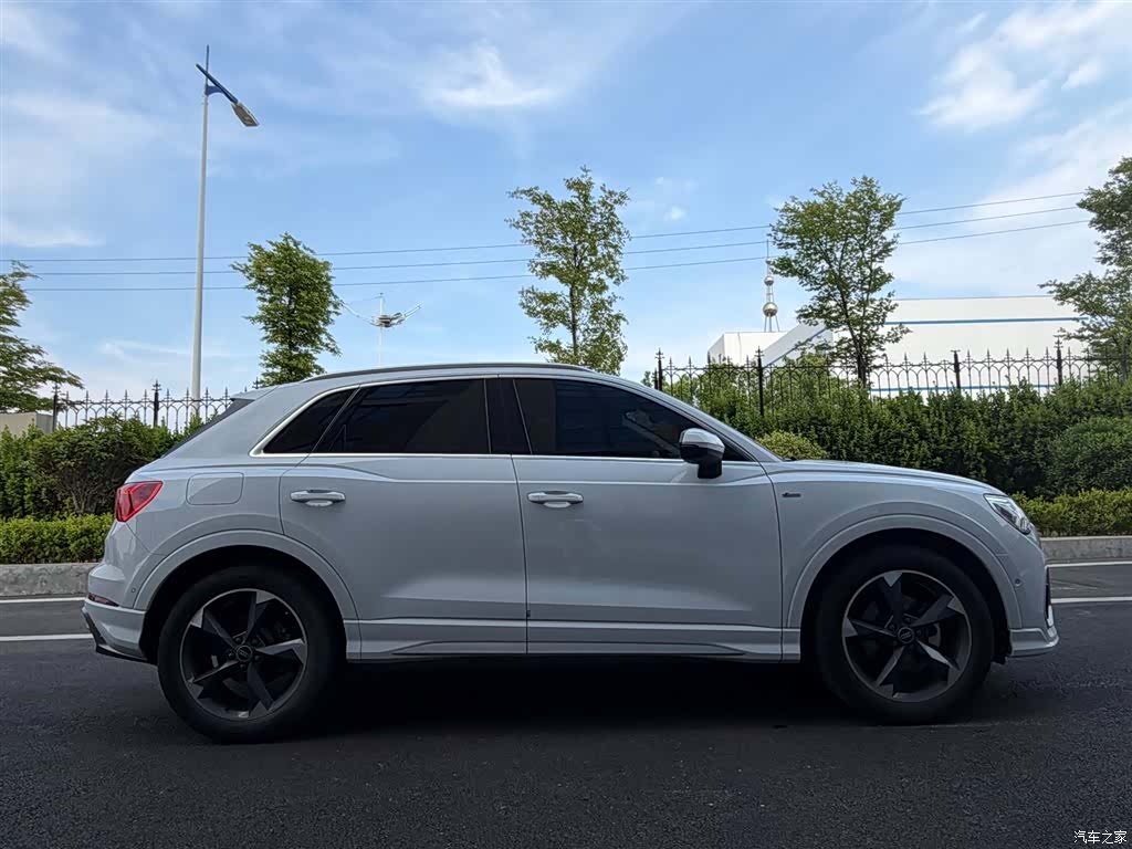 Audi Q3, 2022 4