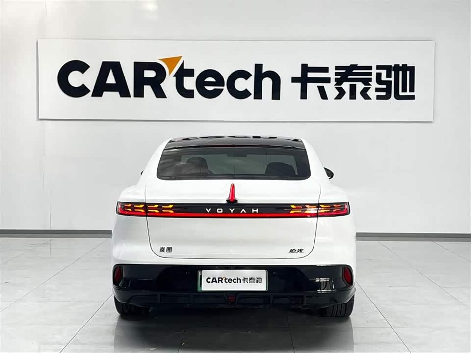 VOYAH Lantu chasing light