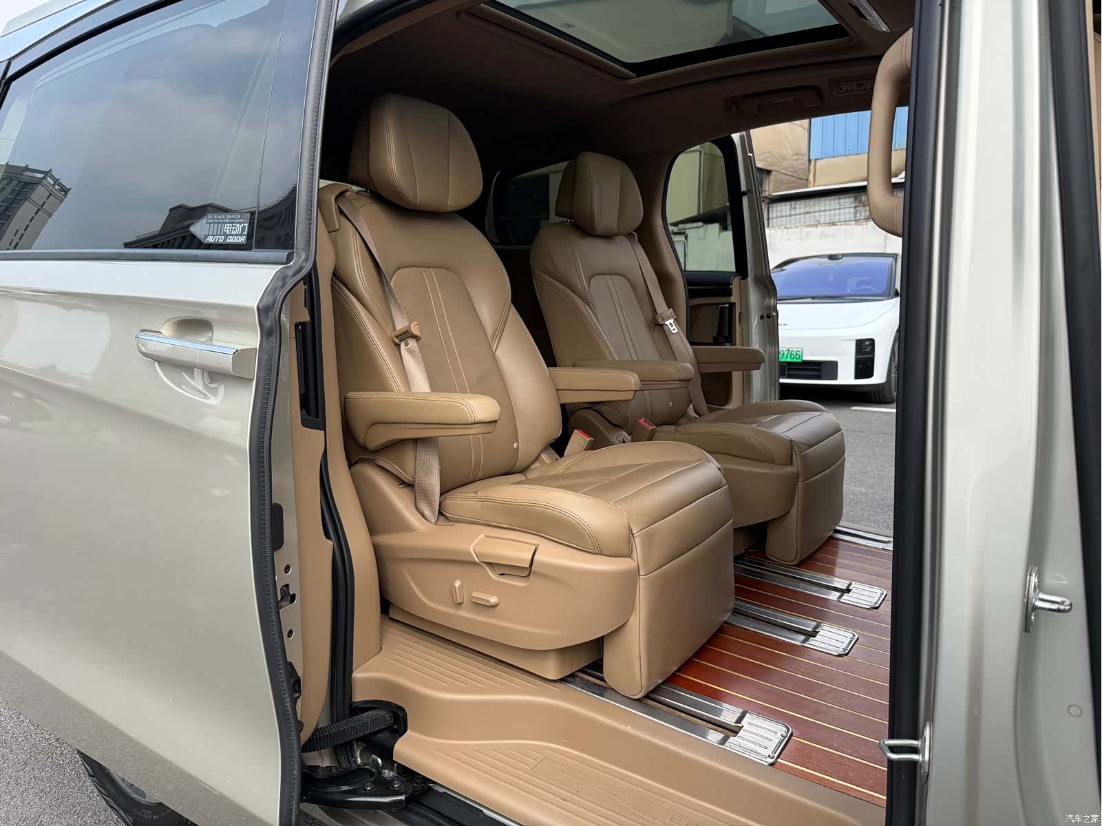 Buick GL8, 2018 13