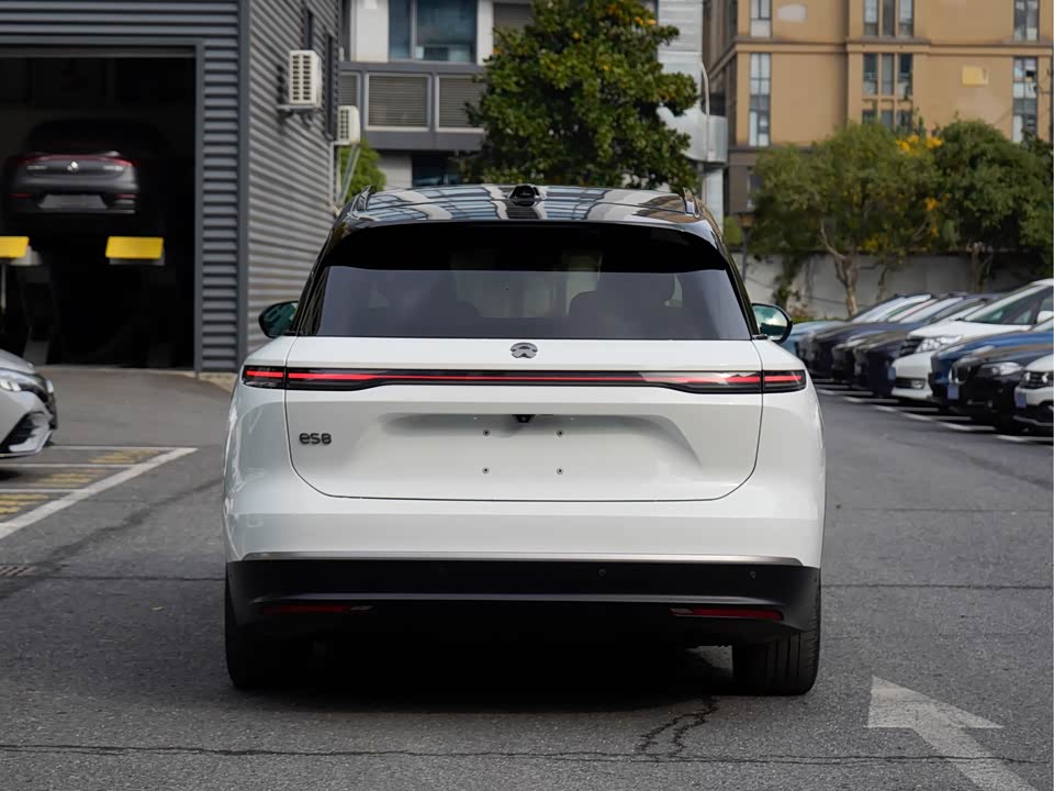 NIO ES8
