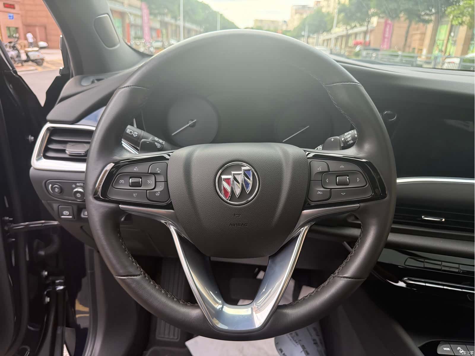Buick Enclave, 2023 10