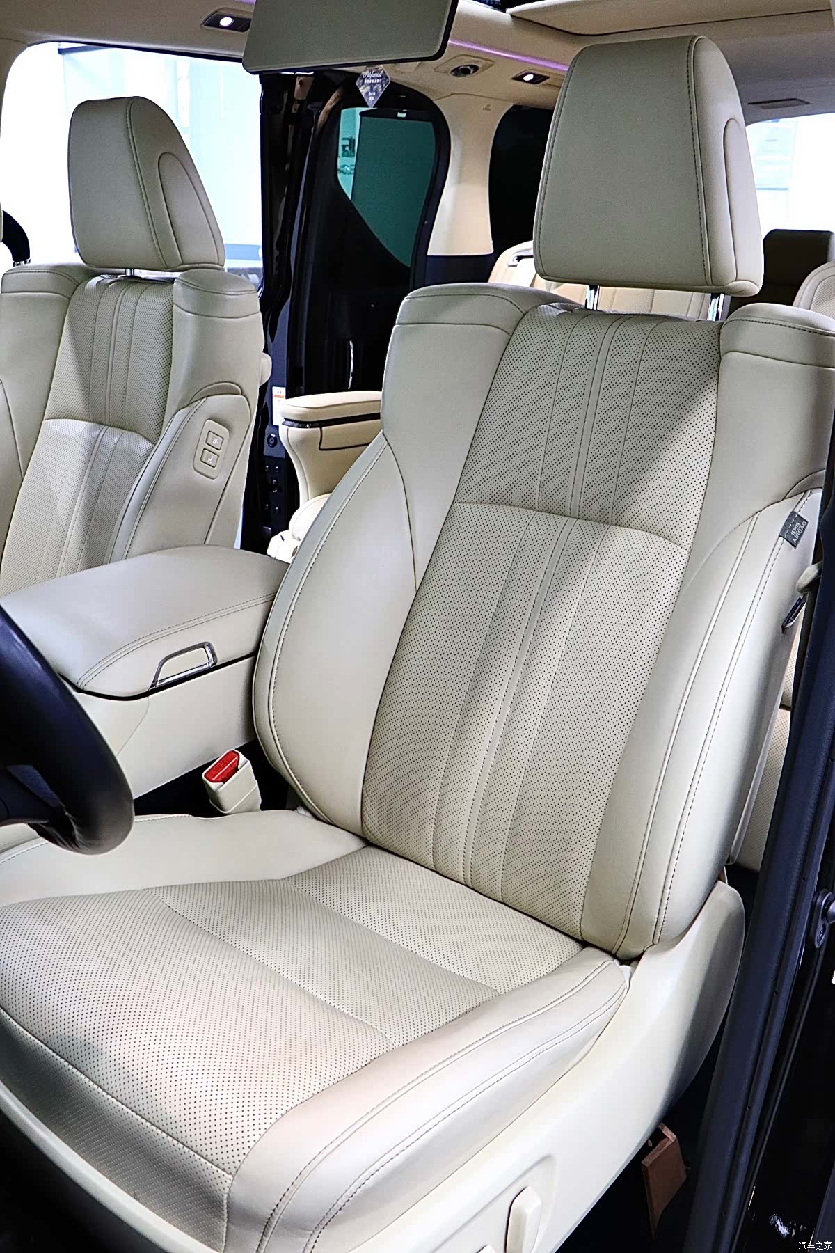 Toyota Vellfire, 2022 12
