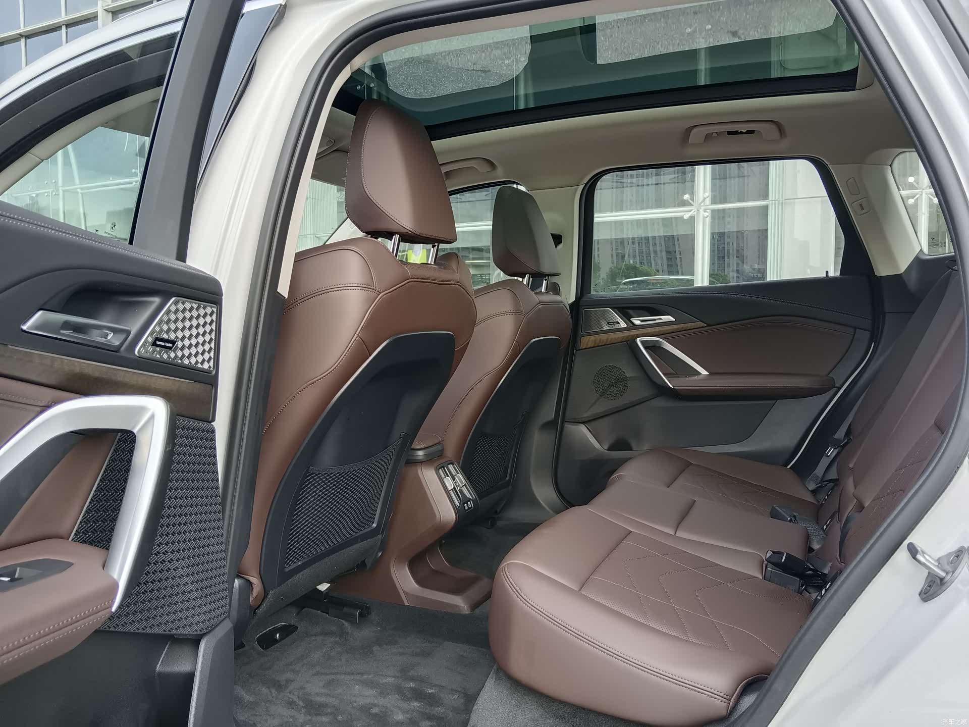 BMW iX1, 2023 10