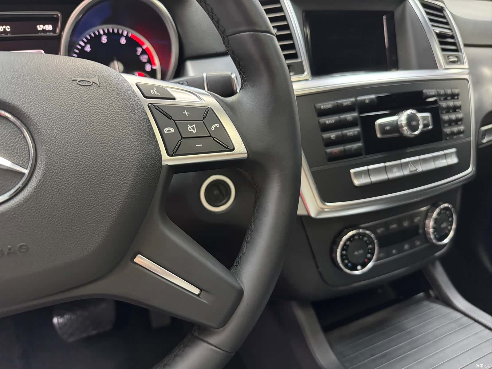 Mercedes-Benz M-Class, 2015 21