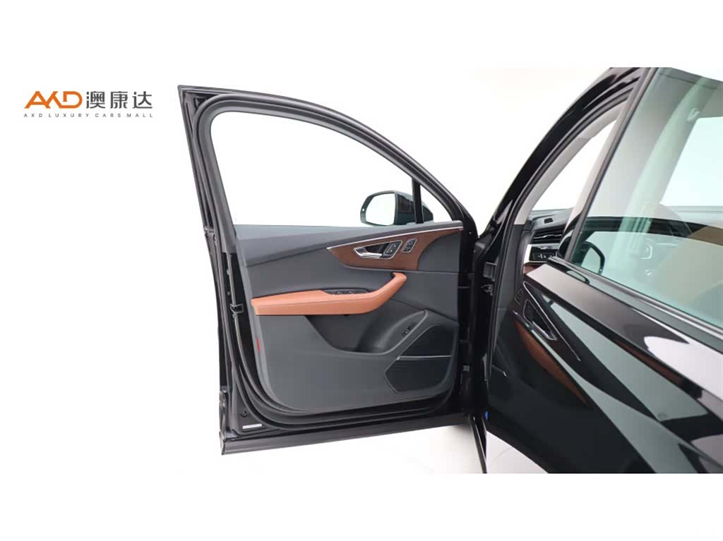 Audi Q7, 2025 10