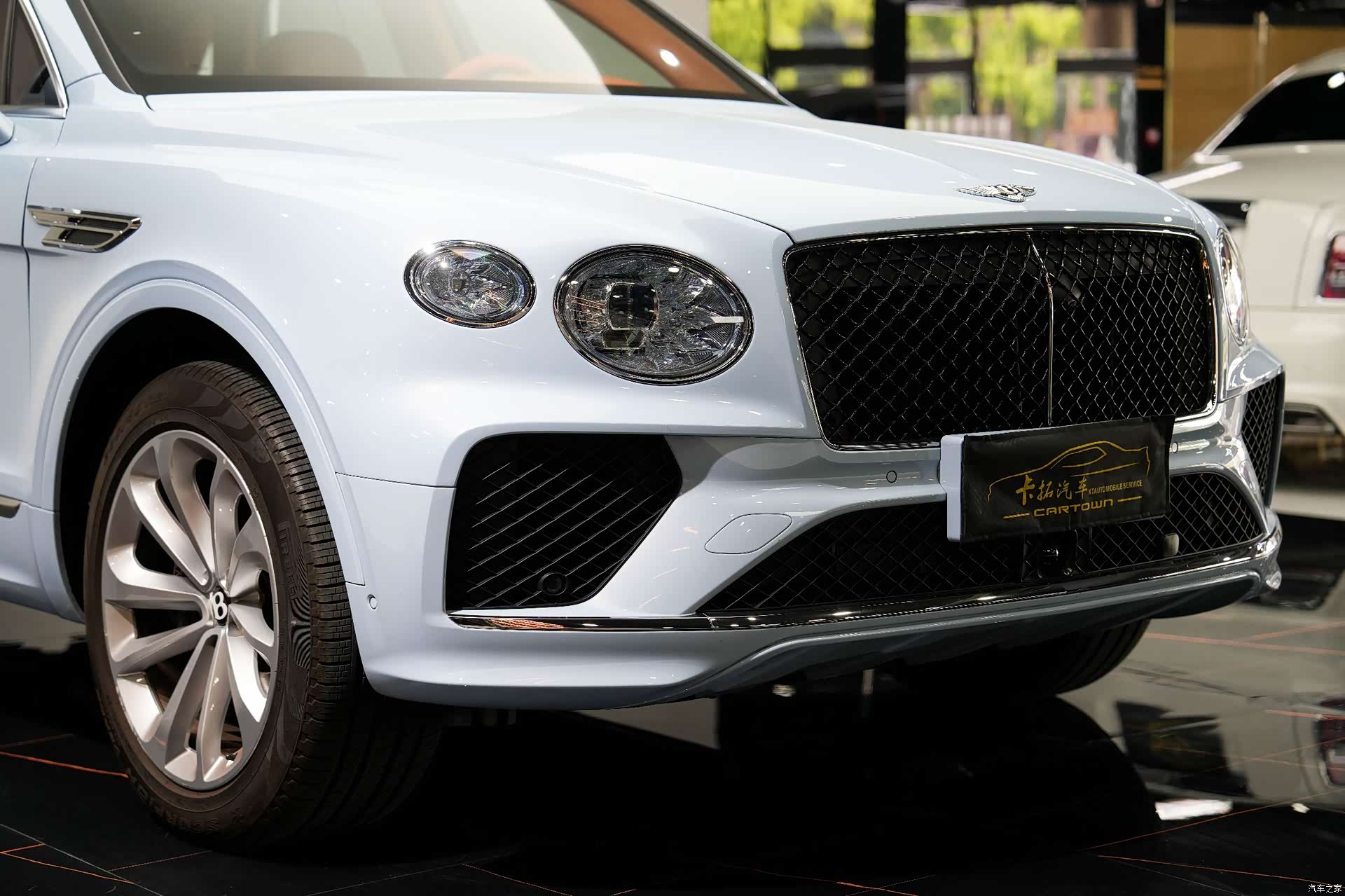Bentley Bentayga, 2024 4