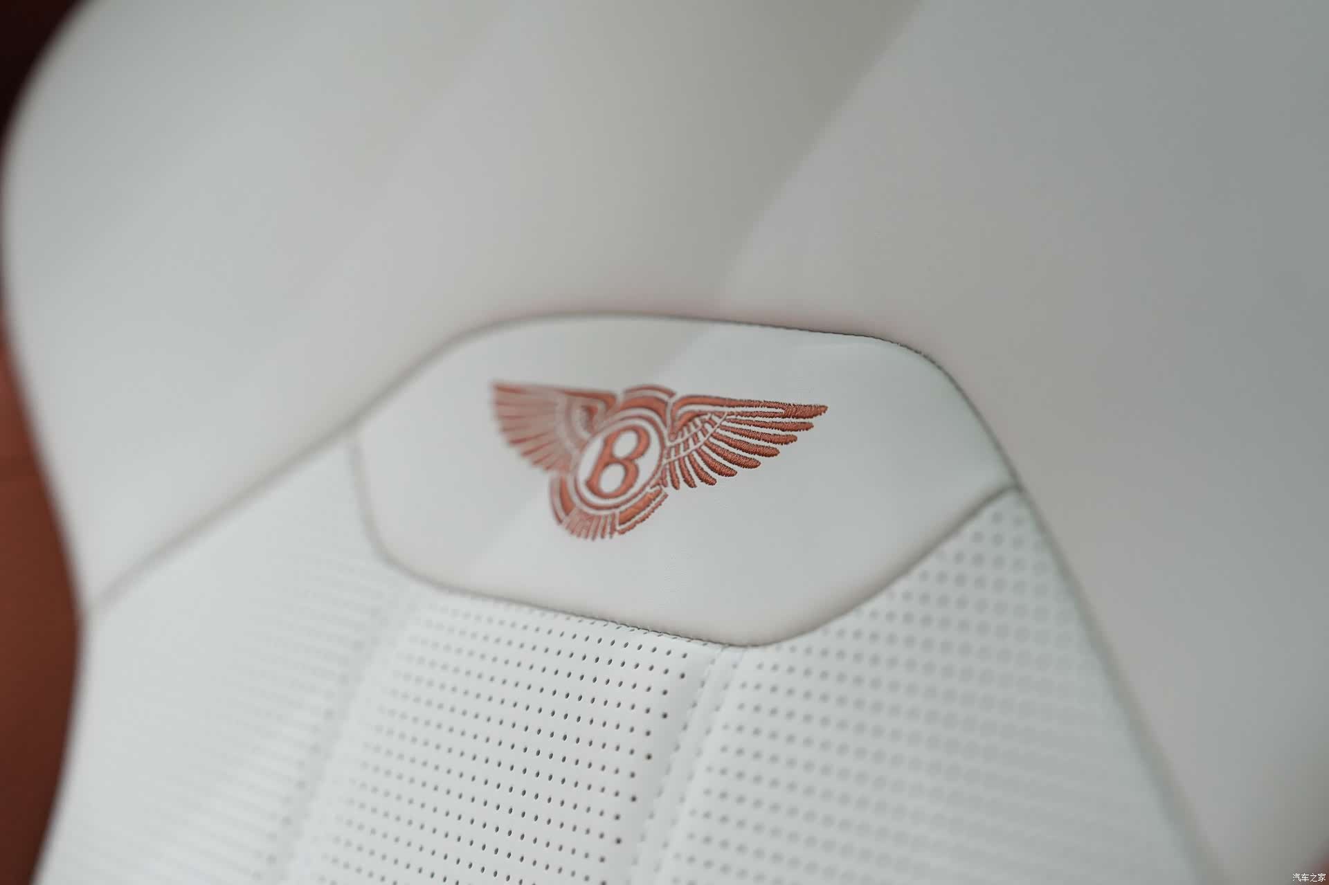 Bentley Bentayga, 2024 36