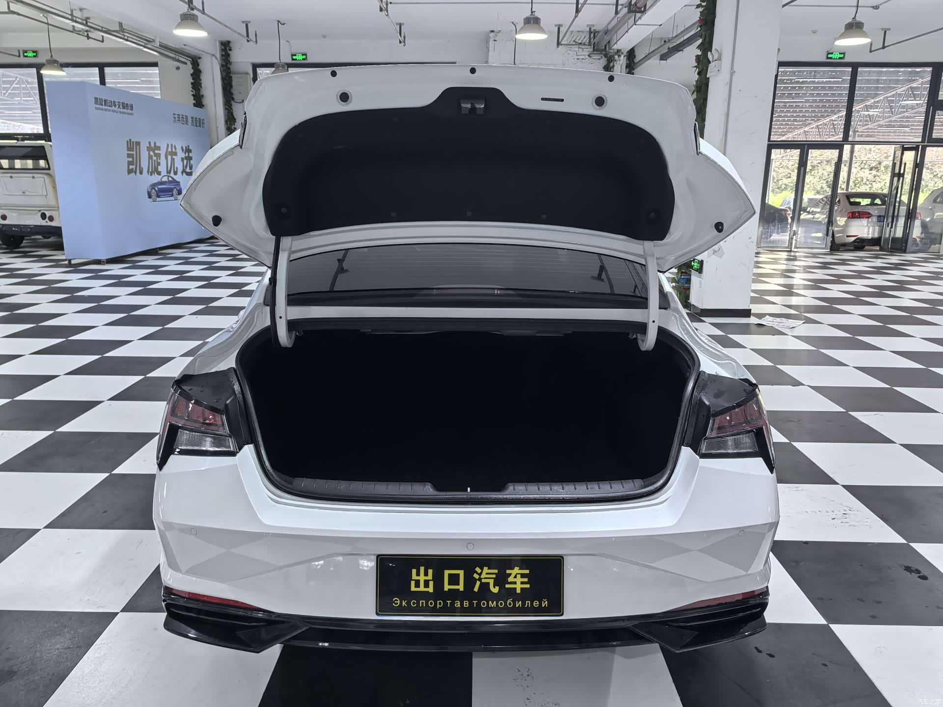 Hyundai Elantra, 2022 8