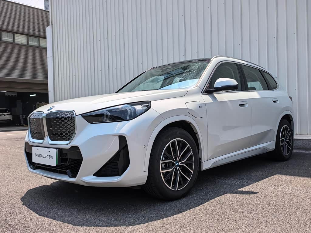 BMW iX1