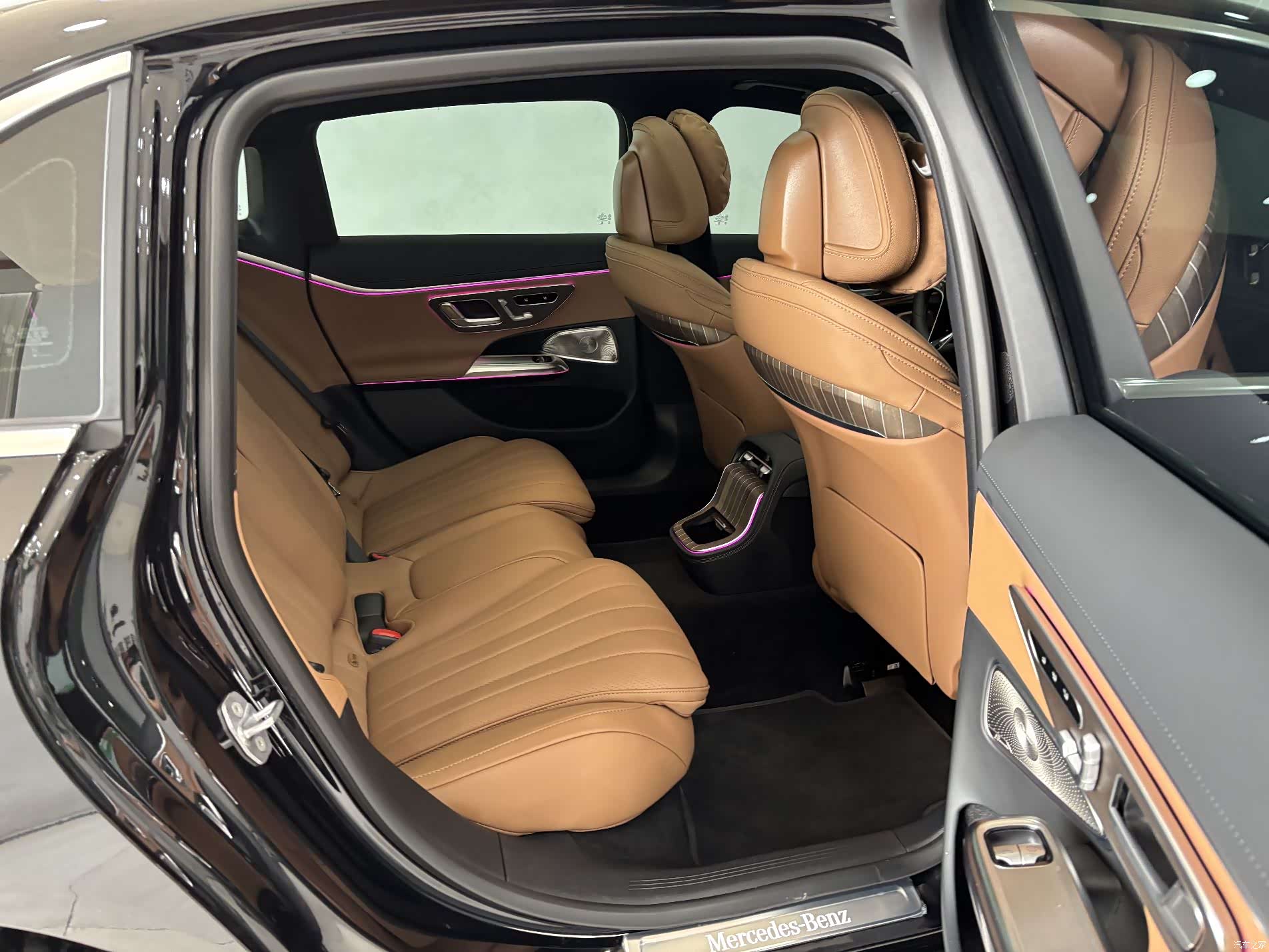 Mercedes-Benz E-Class, 2026 23