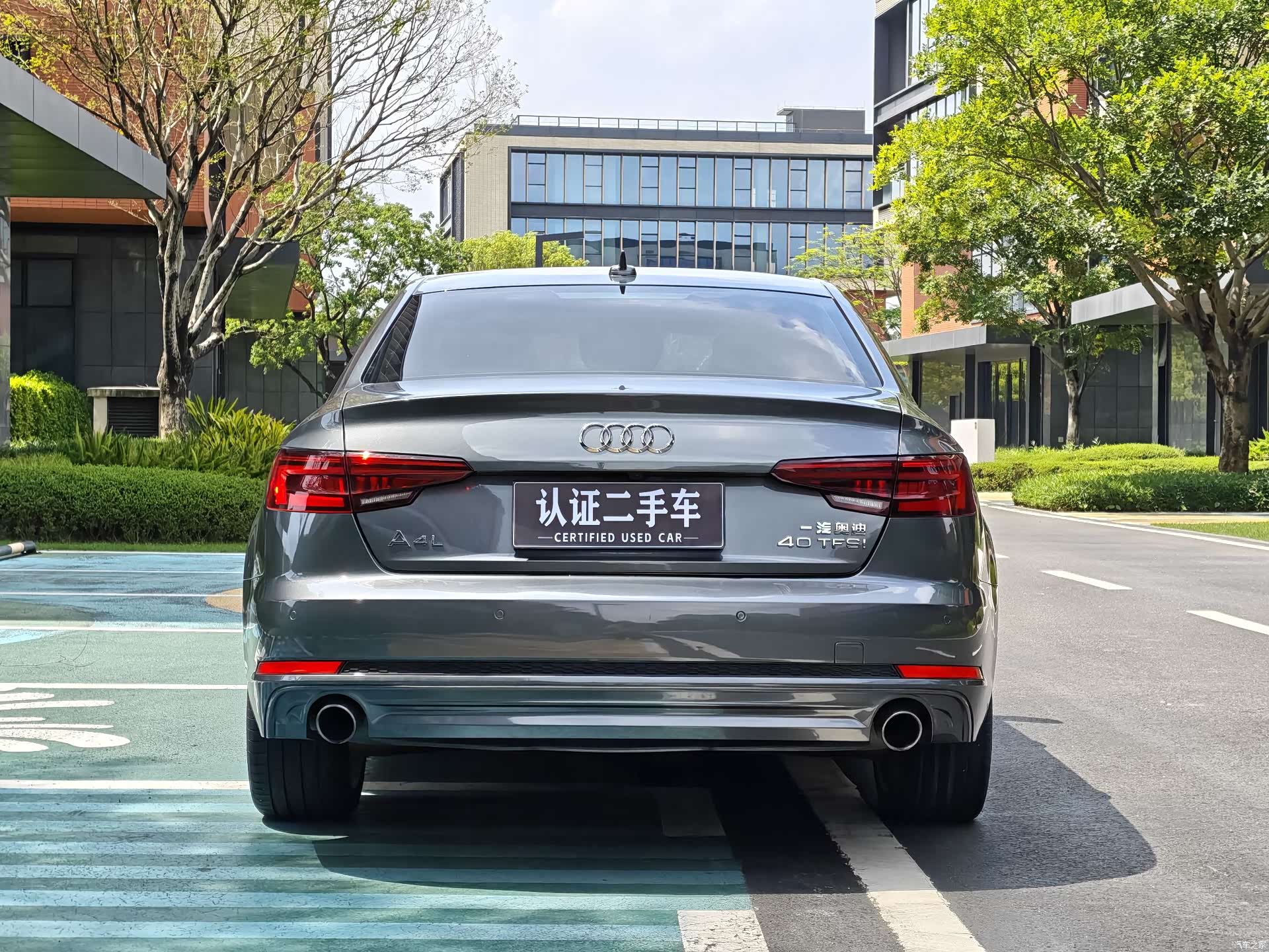 Audi A4L, 2018 все фото