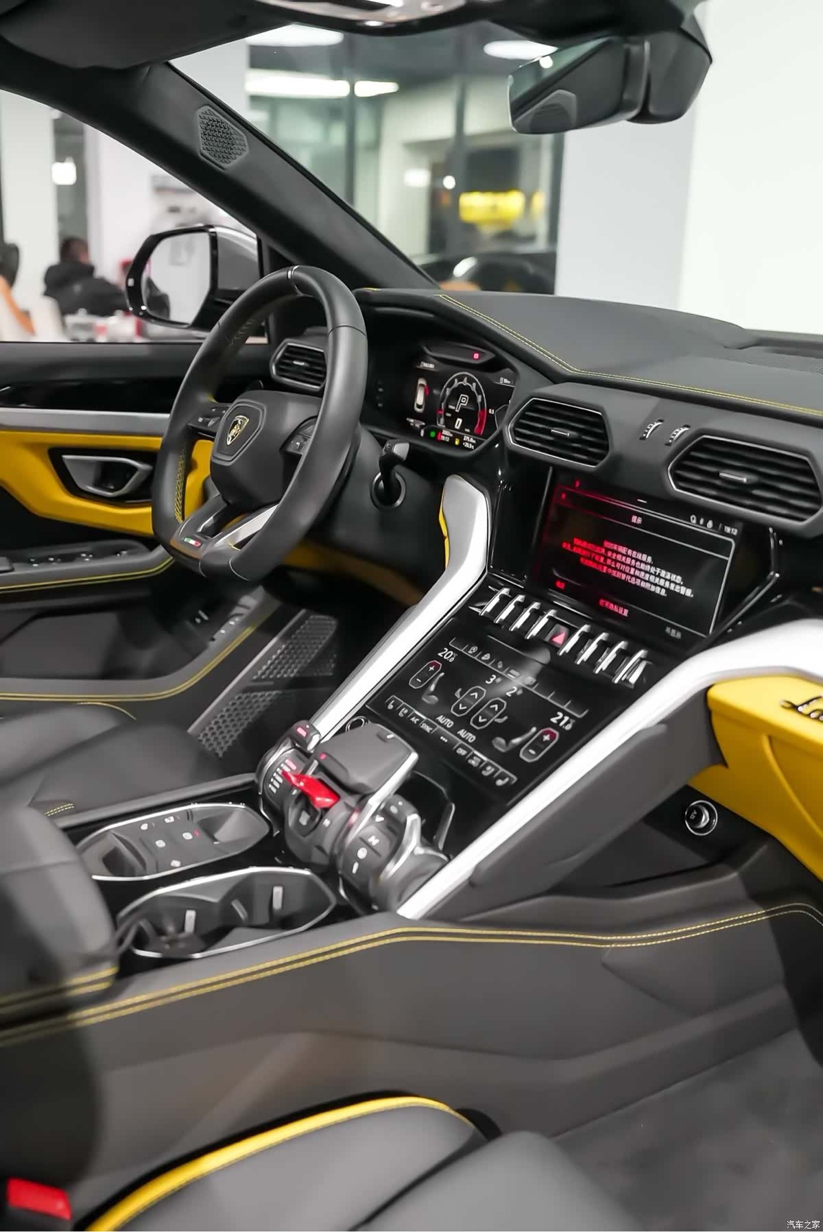 Lamborghini Urus, 2024 7