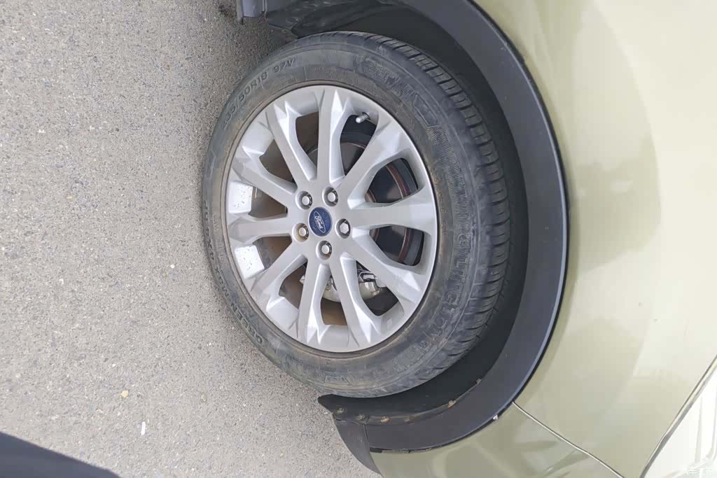 Ford Kuga, 2015 6