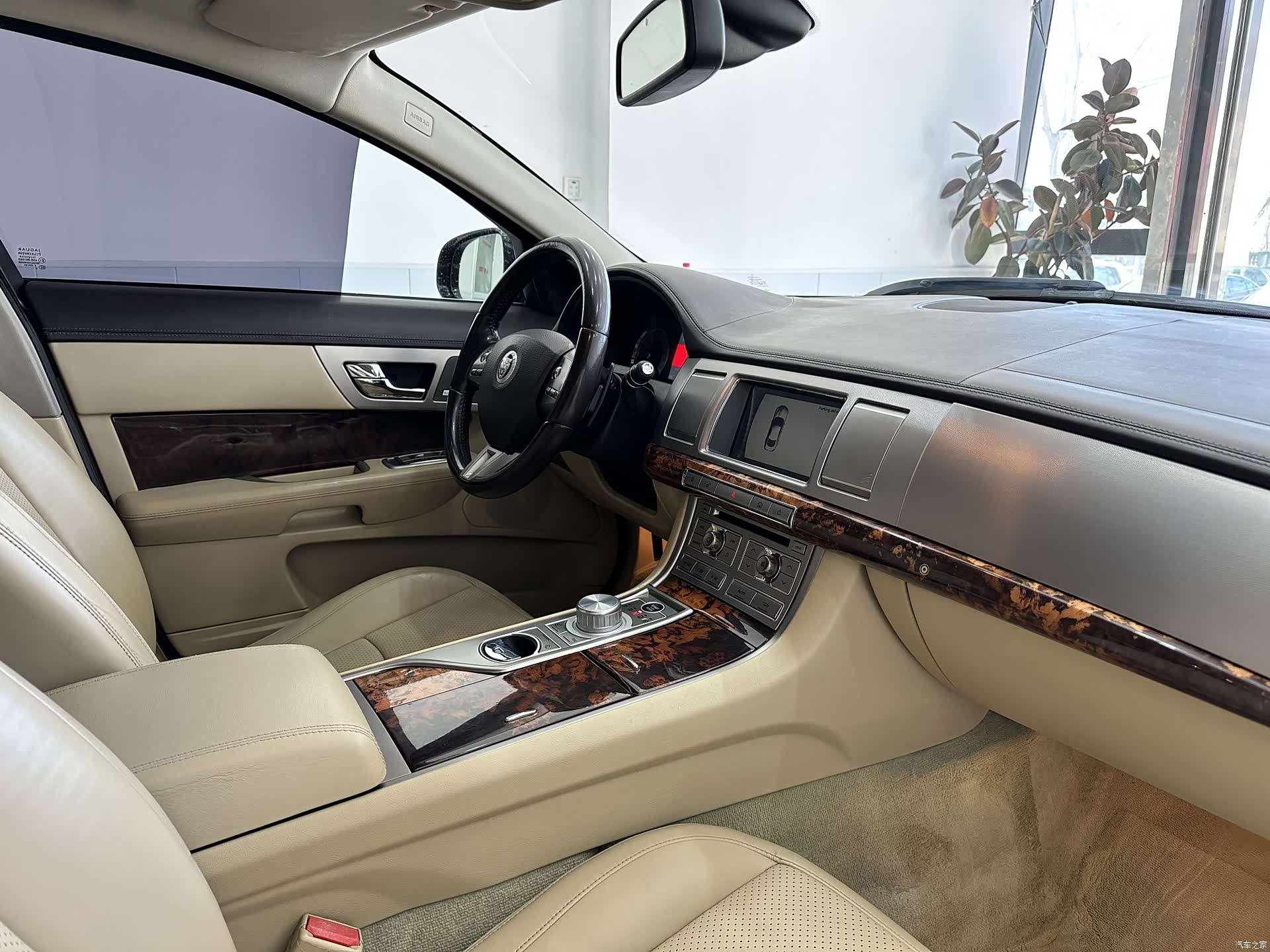 Jaguar XF, 2009 8