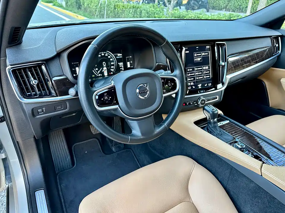 Volvo S90