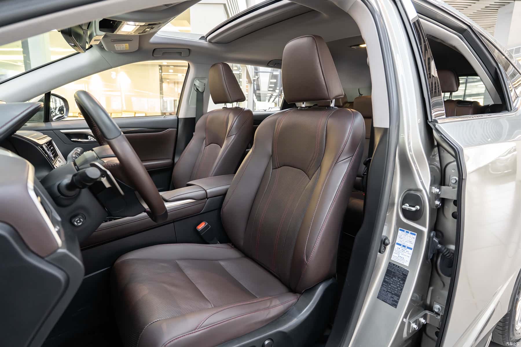 Lexus RX, 2023 11