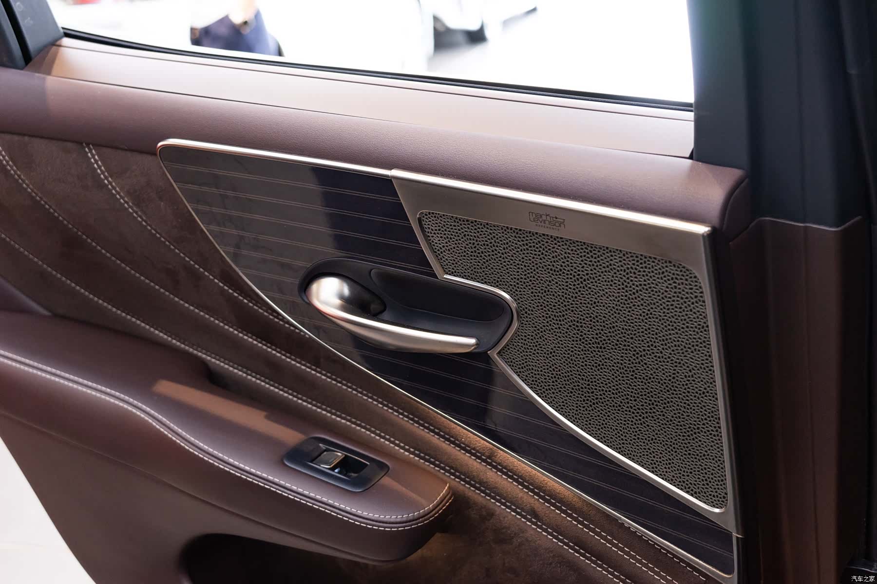 Lexus LS, 2019 19