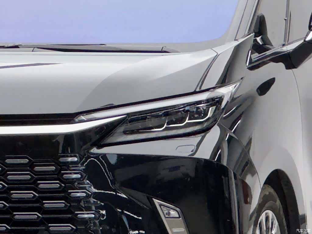 Lexus LM, 2026 3