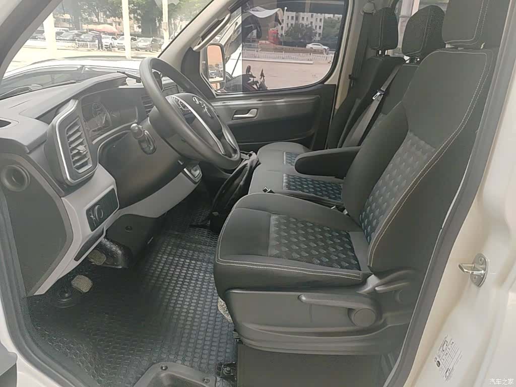 Maxus V80, 2025 15
