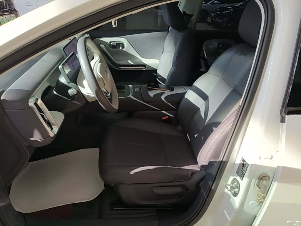 Leapmotor B01, 2026 15